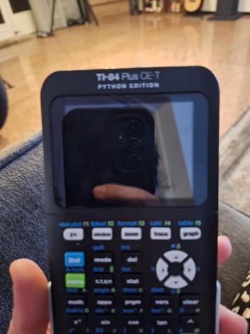 Professionele rekenmachine TI-84 beschikbaar voor biedingen