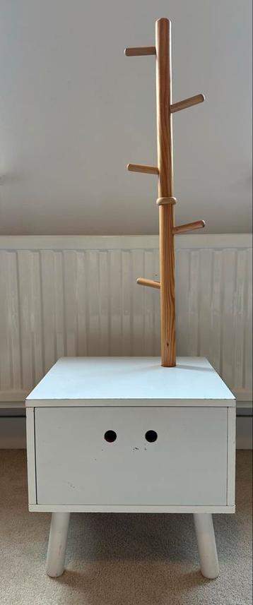 Kinder kapstok met lade beschikbaar voor biedingen