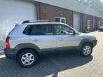 Hyundai Tucson 2.0i Dynamic|AIRCO|NIEUWE APK|TREKHAAK, Auto's, Hyundai, Te koop, Zilver of Grijs, 1437 kg, Benzine