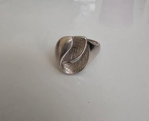 Elegante zilveren ring 19mm, Sieraden, Tassen en Uiterlijk, Ringen, Zo goed als nieuw, Dame, Zilver, Zilver, Ophalen of Verzenden