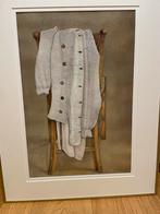 Schilderij Jopie Huisman - Jas op Stoel  in paspartout, Ophalen of Verzenden