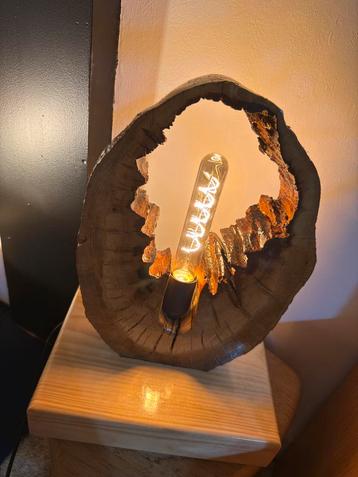Handgemaakte houten decoratieve lamp beschikbaar voor biedingen