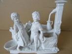 Antiek porseleinen jardinière beeld biscuit porselein 15cm, Ophalen of Verzenden, Zo goed als nieuw, Mens