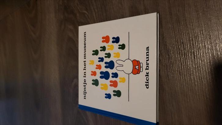 Dick Bruna - Nijntje in het museum, Boeken, Kinderboeken | Jeugd | onder 10 jaar, Zo goed als nieuw, Ophalen of Verzenden