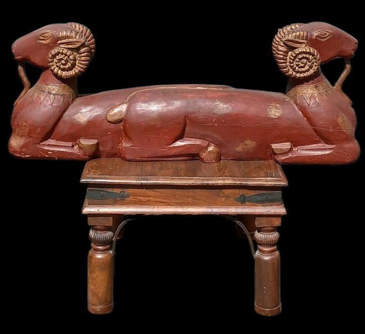 Northern Thai Double Ram Painted Sculpture houten ornament, Antiek en Kunst, Kunst | Beelden en Houtsnijwerken, Ophalen of Verzenden