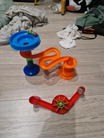 Knikkerbaan + 3 balletjes + extra stuk beschikbaar voor biedingen