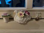 3 porseleinen miniatuurtjes ( kannetje, zwaan bloemen), Ophalen of Verzenden