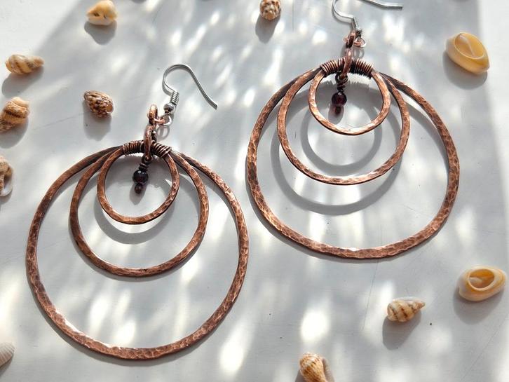 koperen gestructureerde oorbellen met granaat, Sieraden, Tassen en Uiterlijk, Oorbellen, Nieuw, Hangers, Overige materialen, Overige kleuren