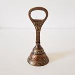 vintage tafelbel met flesopener indiaas koperen tafelbel, Antiek en Kunst, Ophalen of Verzenden, Koper