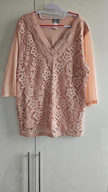 Prachtige zalmkleurige tuniek met kant Mt44🍀Als Nieuw🌿🌿 beschikbaar voor biedingen
