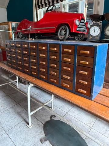 Kast Ladekast Vintage Retro beschikbaar voor biedingen