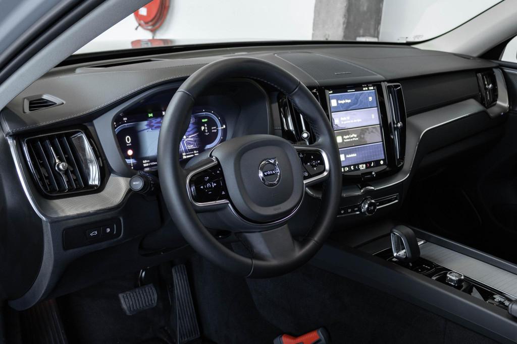 Volvo XC60 T6 Plug-in hybrid AWD Ultra Dark | Panoramisch Sc, Gebruikt, Euro 6, 4 cilinders, 1969 cc