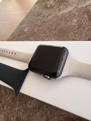 Apple Watch Series 3 - Zwart beschikbaar voor biedingen