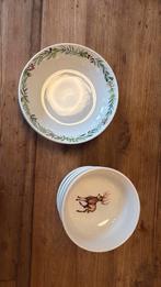 Kerstservies: 4 diepe borden, 4 kommen, Ophalen of Verzenden, Aardewerk, Overige stijlen, Bord(en)
