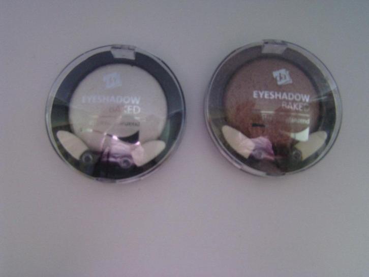 oogschaduw  DA   2 stuks, Sieraden, Tassen en Uiterlijk, Uiterlijk | Cosmetica en Make-up, Nieuw, Make-up, Ogen, Overige kleuren