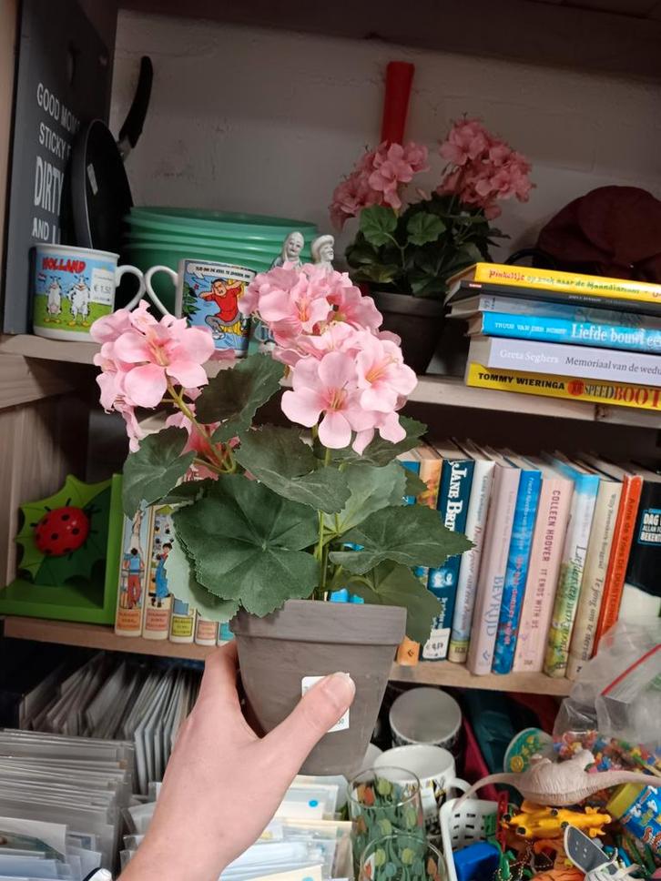 Kunstplant in pot - Roze Geranium, Huis en Inrichting, Woonaccessoires | Kunstplanten en Kunstbloemen, Nieuw, Binnen, Buiten, Ophalen of Verzenden