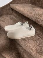 2 paar beige nieuwe Hush Puppies instappers maat 40/41, Ophalen of Verzenden, Zo goed als nieuw, Beige, Instappers