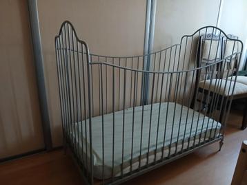 Baby bed 60x120cm zwaar metaal.  beschikbaar voor biedingen