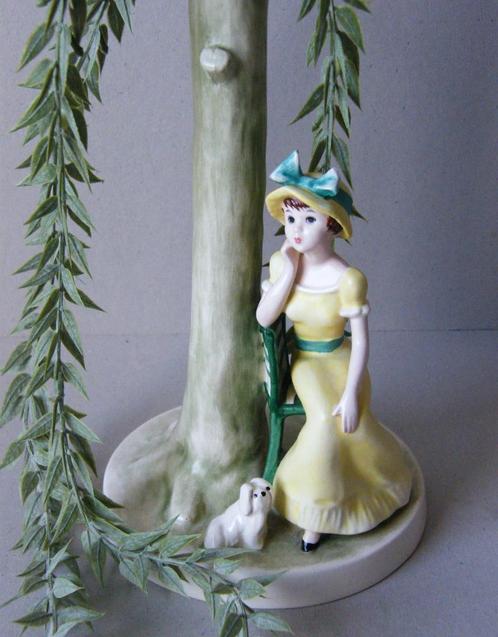 Lampvoet Goebels vrouwenfiguur met hond, Antiek en Kunst, Curiosa en Brocante, Verzenden