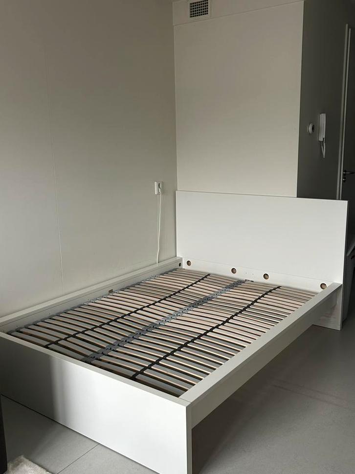 IKEA MALM Bedframe + Lattenbodem 140x200 cm, Huis en Inrichting, Slaapkamer | Bedden, Zo goed als nieuw, Tweepersoons, 140 cm