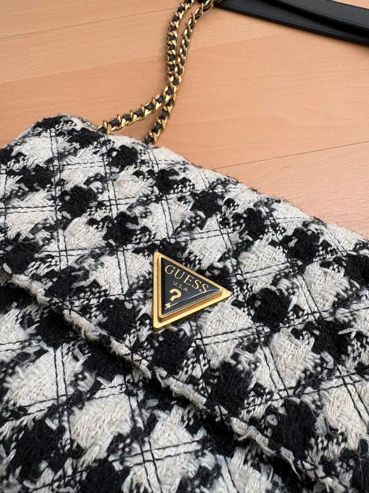 Mooie Guess, Crossbody Tas, Sieraden, Tassen en Uiterlijk, Tassen | Damestassen, Zo goed als nieuw, Schoudertasje, Zwart, Ophalen of Verzenden