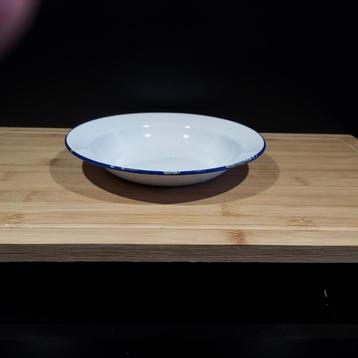 Emaille bord wit met blauwe rand NO 41 beschikbaar voor biedingen