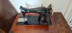 Singer trapnaaimachine met tafel en originele hulpstukken, Ophalen
