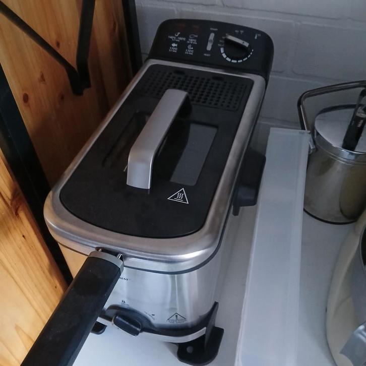 Friteuse - Zo goed als nieuw! met olie filter, Witgoed en Apparatuur, Frituurpannen, Zo goed als nieuw, 2 tot 3 liter, Uitneembare binnenpan