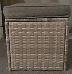 Bruine hocker van kunsttof gevlochten riet met kussen, Stof, Minder dan 50 cm, Vierkant, Minder dan 50 cm