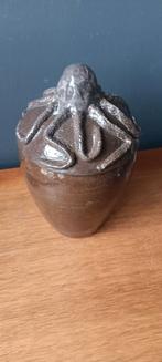 Steengoed pot met deksel, octopus, gesigneerd GV, Ophalen of Verzenden