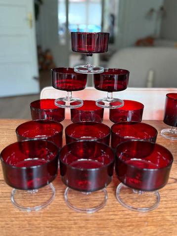 Grote partij Luminarc Cavalier Ruby Red glazen beschikbaar voor biedingen