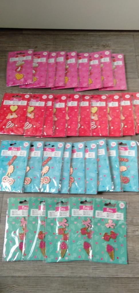 NIEUW!! 99 Hippe pins, Verzamelen, Speldjes, Pins en Buttons, Nieuw, Speldje of Pin, Ophalen of Verzenden