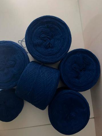 Soft wol met acryl garen kobalt blauw kleur 