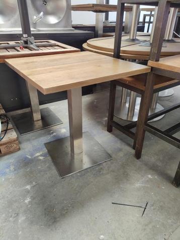 9 stuks 2-persoons restaurant tafels beschikbaar voor biedingen