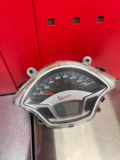Piaggio Vespa GTS 300 teller / cockpit 27.000KM, Motoren, Tuning en Styling, Ophalen of Verzenden