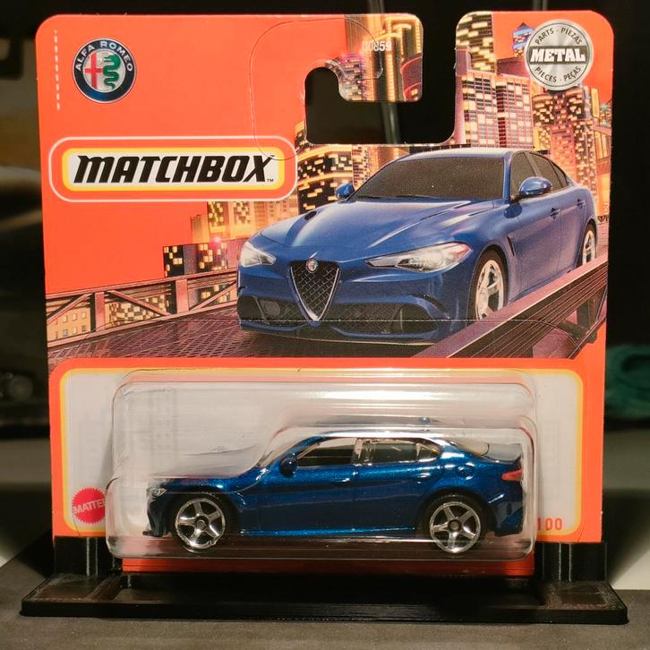 2016 Alfa Romeo Giulia blauw Match Box 1:64, Hobby en Vrije tijd, Modelauto's | Overige schalen, Nieuw, Auto, Ophalen of Verzenden