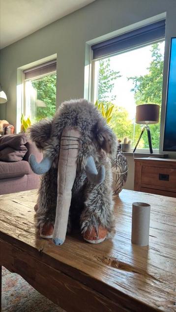 Grote MAMMOET knuffel beschikbaar voor biedingen