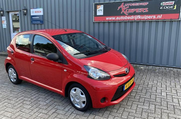 Toyota Aygo 1.0 VVT-i Now Airco.Electr pakket.TrekhaakAudio, Auto's, Toyota, Bedrijf, Te koop, Aygo, ABS, Airbags, Airconditioning