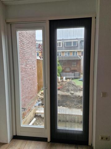 Horgordijn voor de deur beschikbaar voor biedingen