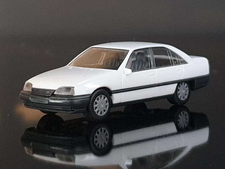 1:87 Opel Omega A wit Herpa € 3 ook in andere kleur beschikb, Hobby en Vrije tijd, Modelauto's | 1:87, Zo goed als nieuw, Auto