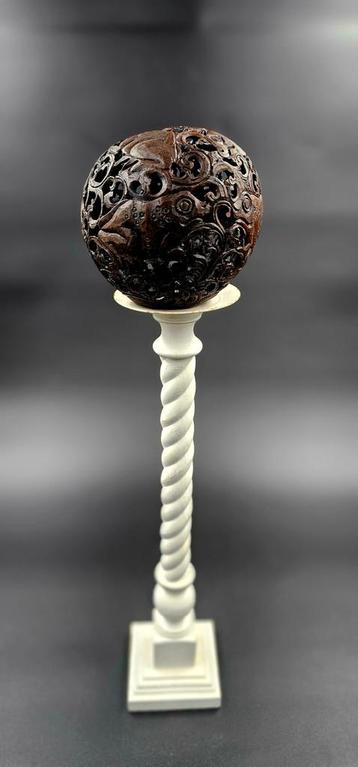 Srimshaw gesneden kokosnoot op standaard uit Bali Indonesië beschikbaar voor biedingen