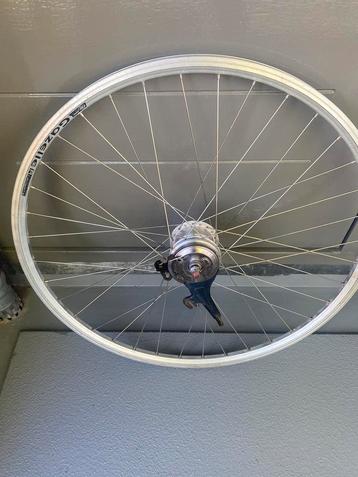 28 inch  gazelle voorwiel met naafdynamo  beschikbaar voor biedingen