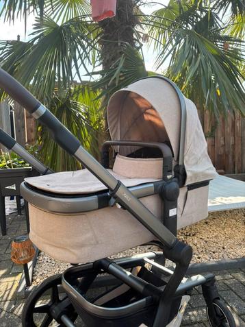 Joolz day+ timeless taupe beschikbaar voor biedingen