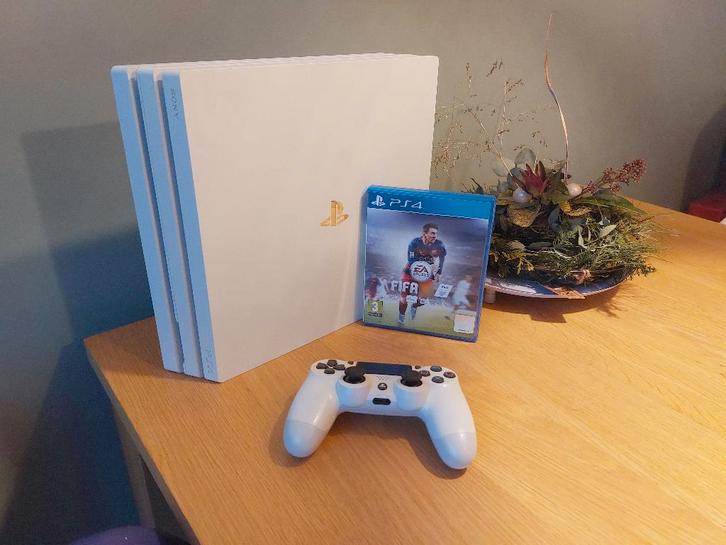 PS4 Pro Glacier White 1TB incl controller en game, Spelcomputers en Games, Spelcomputers | Sony PlayStation 4, Refurbished, Pro