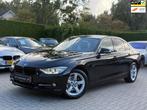 BMW 3-serie 328i High Executive Sport|Nieuwe Ketting|Leder|G, Auto's, 745 kg, Achterwielaandrijving, 4 cilinders, Zwart