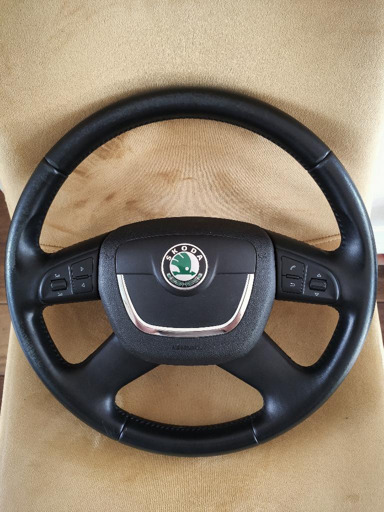 Stuur Skoda Octavia 2 inclusief bedieningsknoppen en airbag, Auto-onderdelen, Ophalen of Verzenden, Gebruikt, Skoda