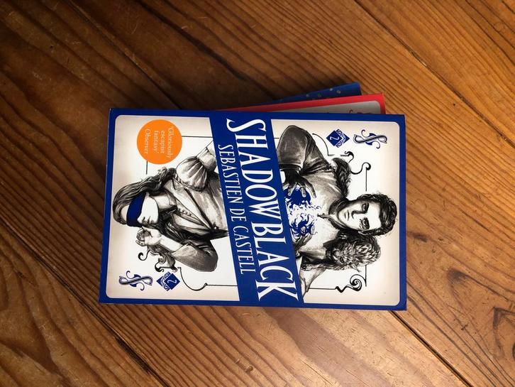 Sebastien de Castell - Shadowblack (Spellslinger 2), Boeken, Fantasy, Gelezen, Ophalen of Verzenden