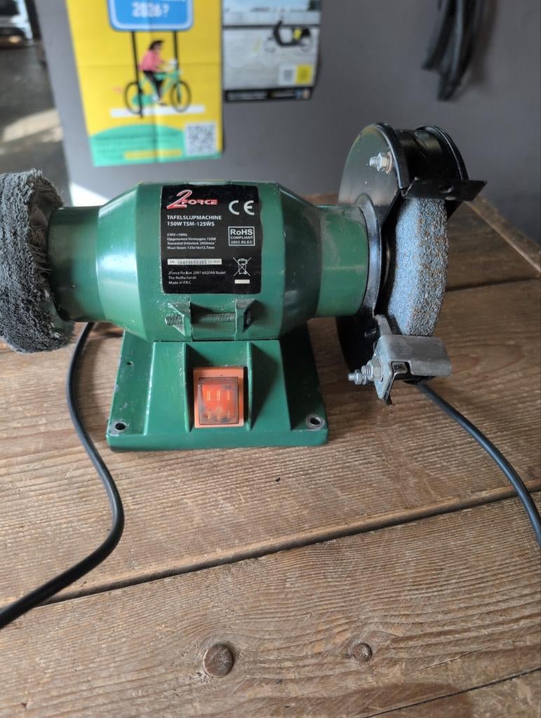 Tafelslijpmachine 150W - Zo goed als nieuw!, Doe-het-zelf en Verbouw, Gereedschap | Slijpmachines, Ophalen, Zo goed als nieuw