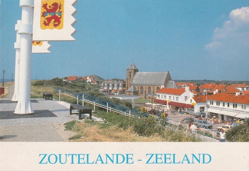 ZOUTELANDE Kerk en Winkelpromenade, Verzamelen, Ansichtkaarten | Nederland, Verzenden, 1980 tot heden, Gelopen, Zeeland