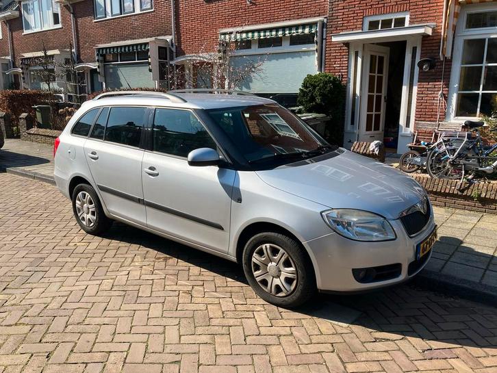 Skoda Fabia 1.4 16V 63KW Combi 2009 Grijs, Auto's, Skoda, Particulier, Fabia, Airbags, Airconditioning, Centrale vergrendeling